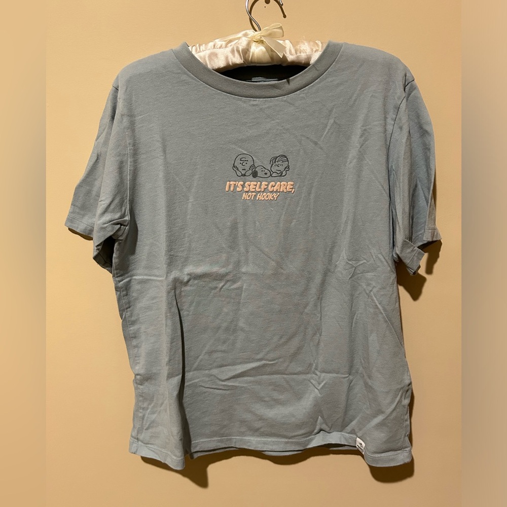 Peanuts Uniqlo tshirt size medium snoopy
